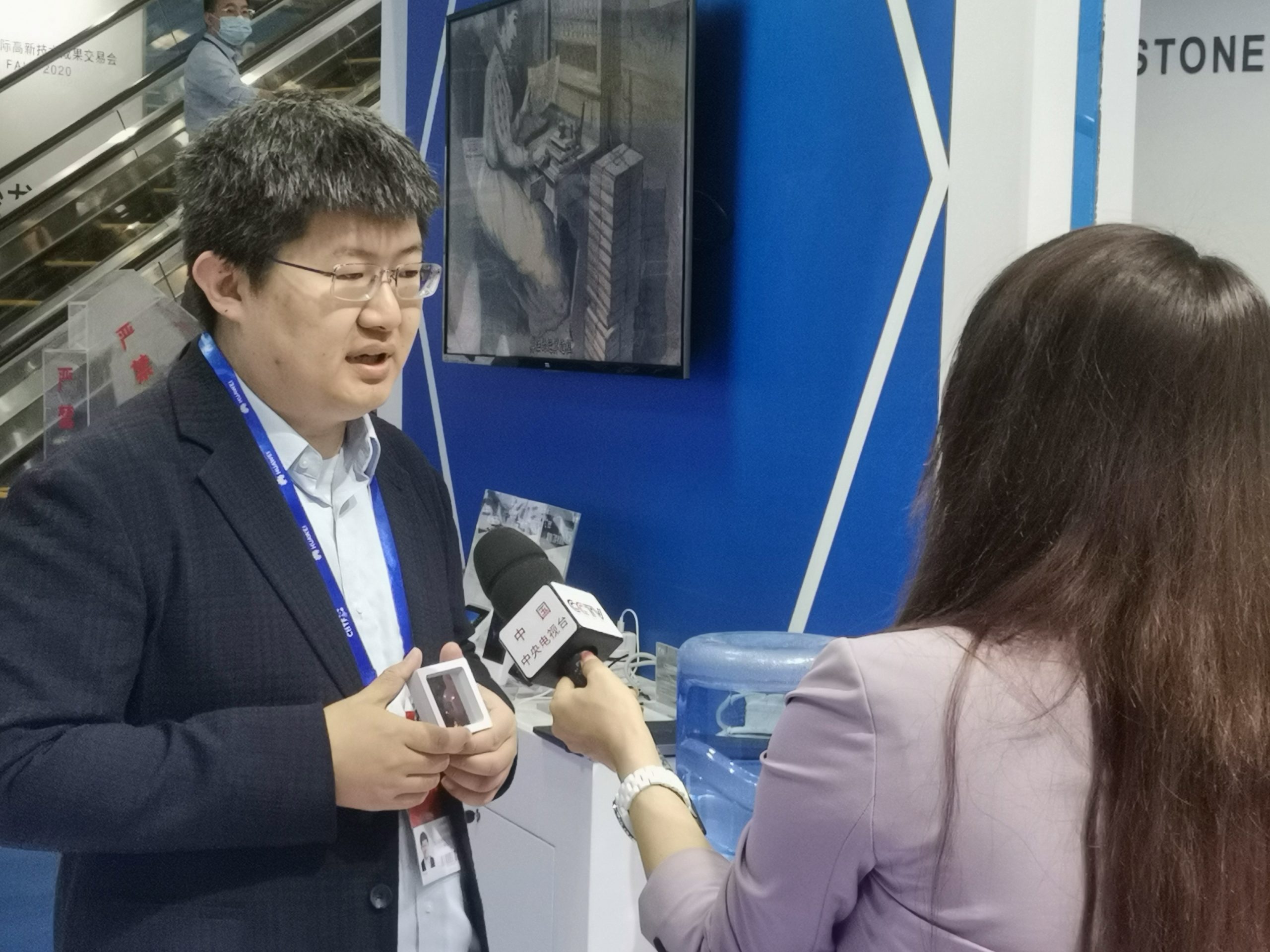 嘉楠科技董事長張楠賡接受央視專訪：為大眾提供用得起的產品